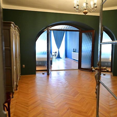 Lovely 2 Bedroom Apartment In Historic City Center Sibiu Exteriör bild