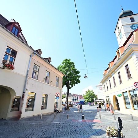 Lovely 2 Bedroom Apartment In Historic City Center Sibiu Exteriör bild