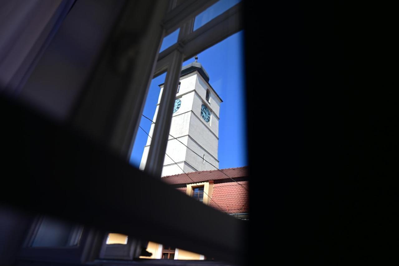 Lovely 2 Bedroom Apartment In Historic City Center Sibiu Exteriör bild
