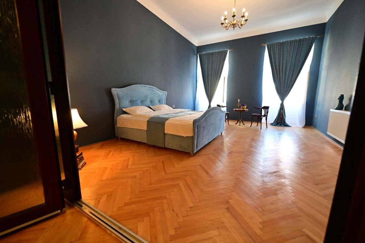 Lovely 2 Bedroom Apartment In Historic City Center Sibiu Exteriör bild