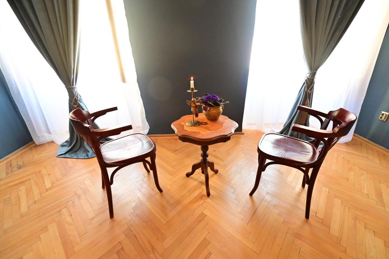 Lovely 2 Bedroom Apartment In Historic City Center Sibiu Exteriör bild