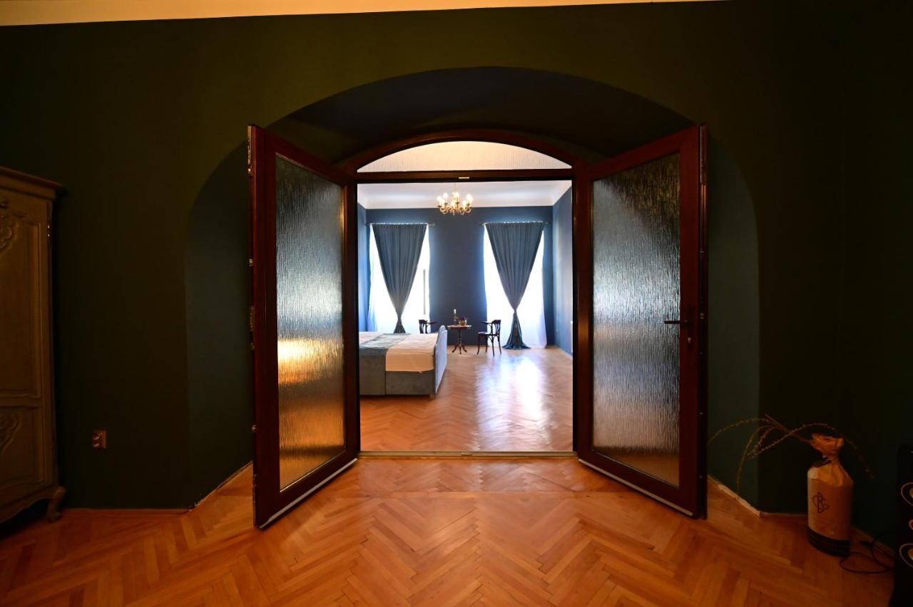 Lovely 2 Bedroom Apartment In Historic City Center Sibiu Exteriör bild