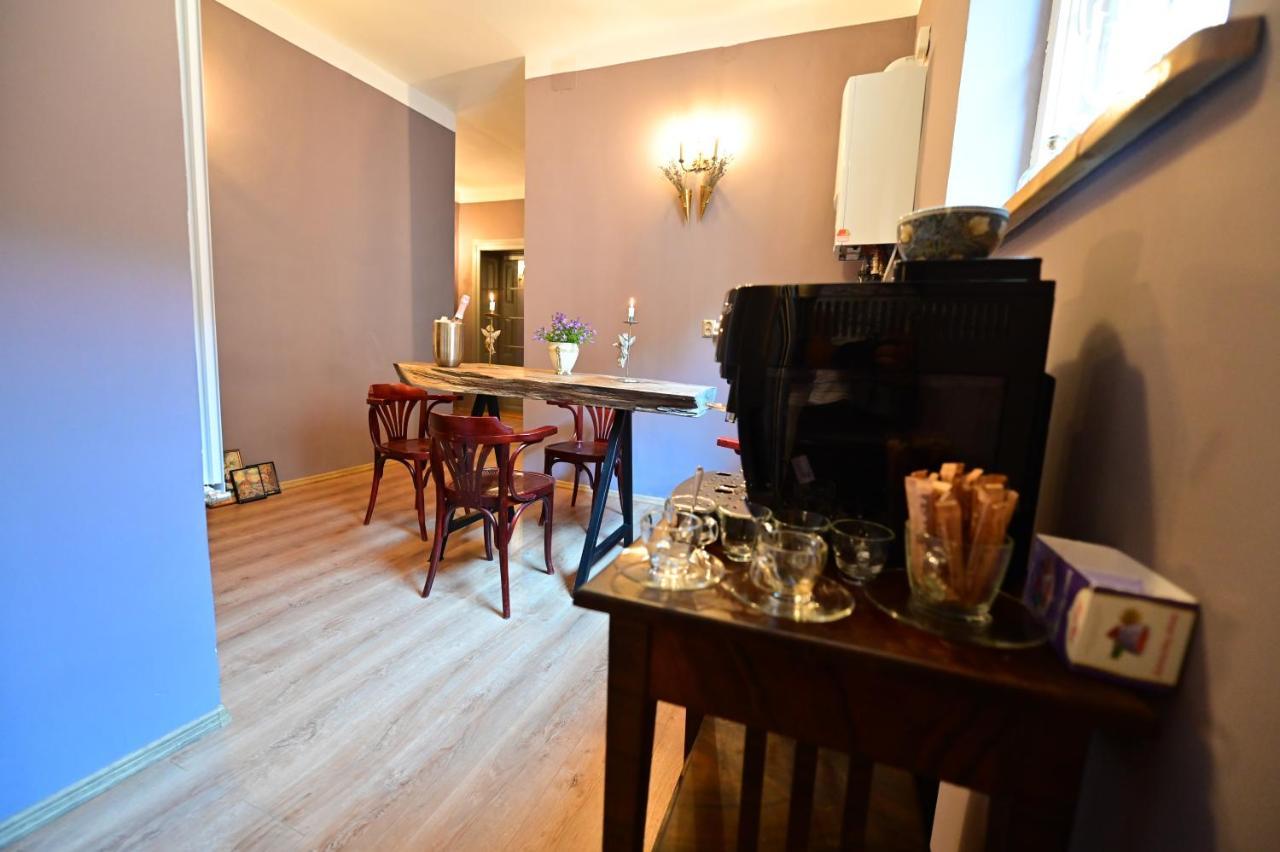 Lovely 2 Bedroom Apartment In Historic City Center Sibiu Exteriör bild