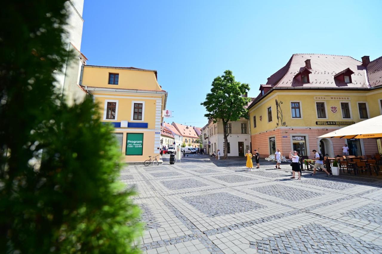 Lovely 2 Bedroom Apartment In Historic City Center Sibiu Exteriör bild
