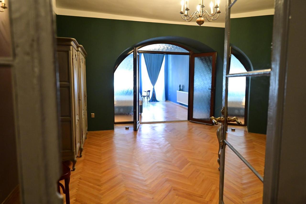 Lovely 2 Bedroom Apartment In Historic City Center Sibiu Exteriör bild