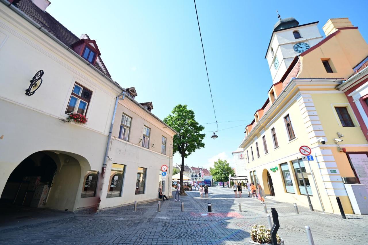 Lovely 2 Bedroom Apartment In Historic City Center Sibiu Exteriör bild